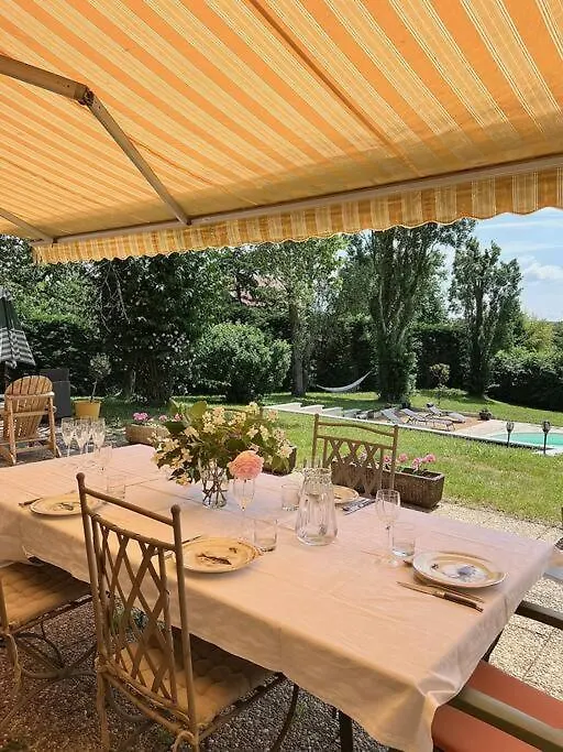 Maison Jeanne Dommartin  Holiday home Dommartin (Rhone)