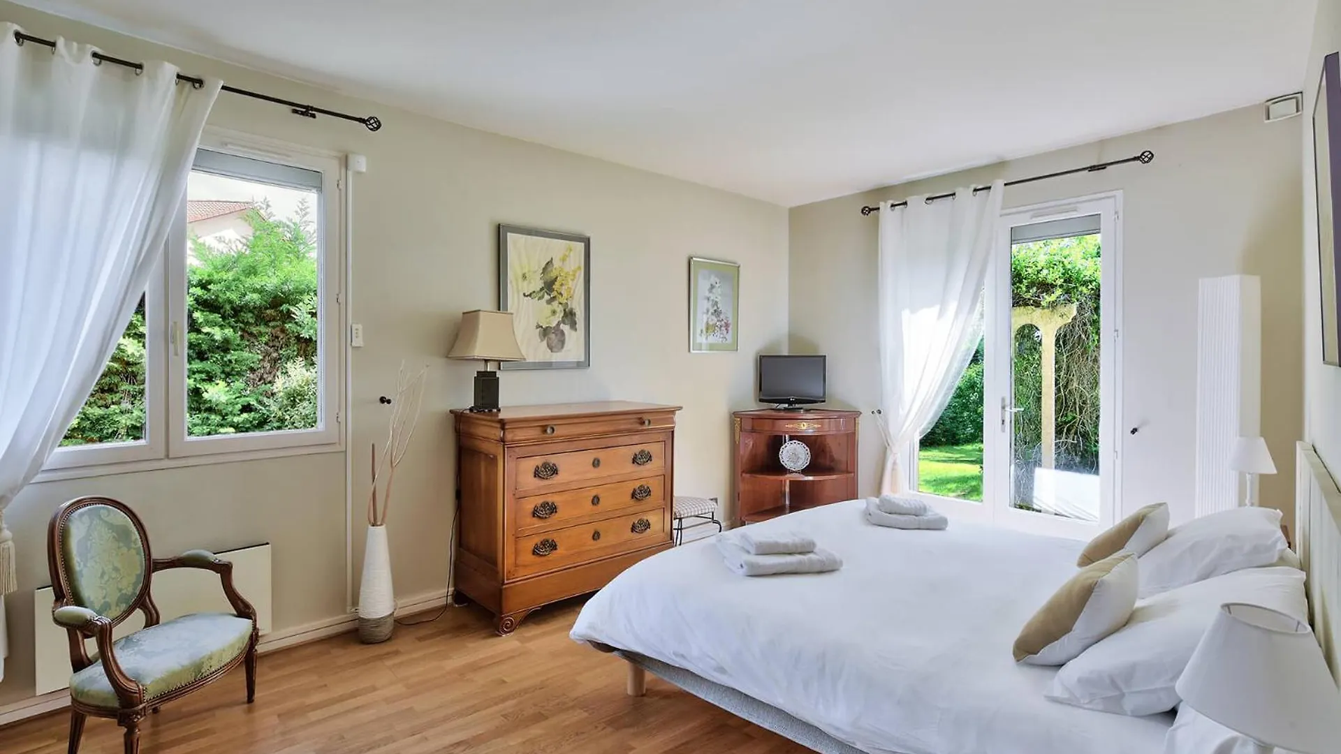 Maison Jeanne Dommartin  Holiday home Dommartin (Rhone)